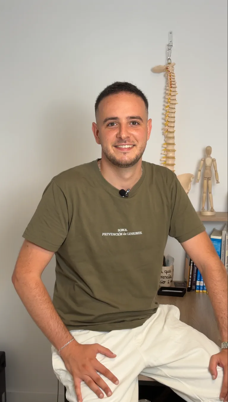 Roger Pont Bosch, fisioterapeuta colegiado nº 15266, en la consulta de SOMA. Prevención
